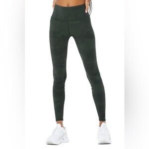 Alo Yoga High Waist Camo Vapor Legging  Hunter Green Women’s Small EUC